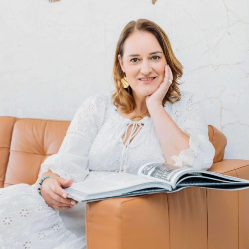 Bianka leger mit Buch klein